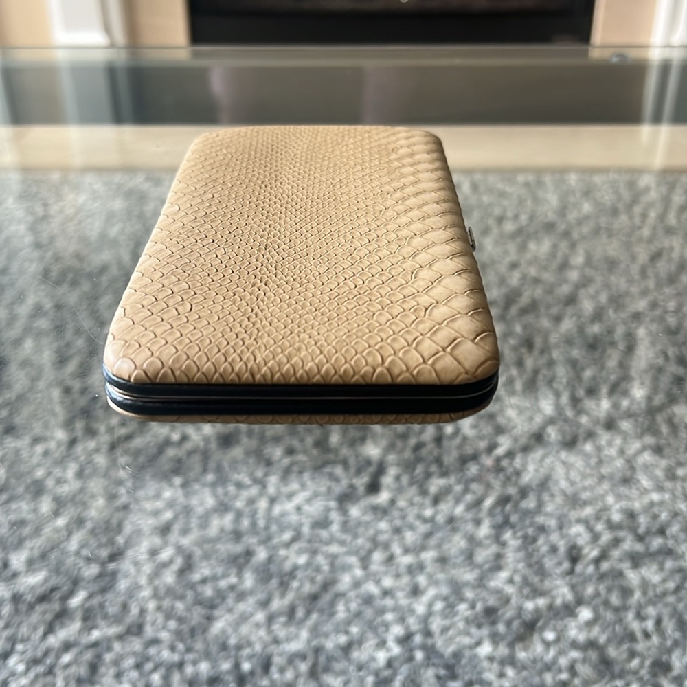 Nwt Beige Python Snakeskin Embossed Clasp Cluth - image 4